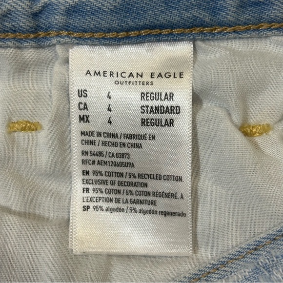 American Eagle Light Wash distressed straight Mom Jeans 4 - Picture 11 of 15